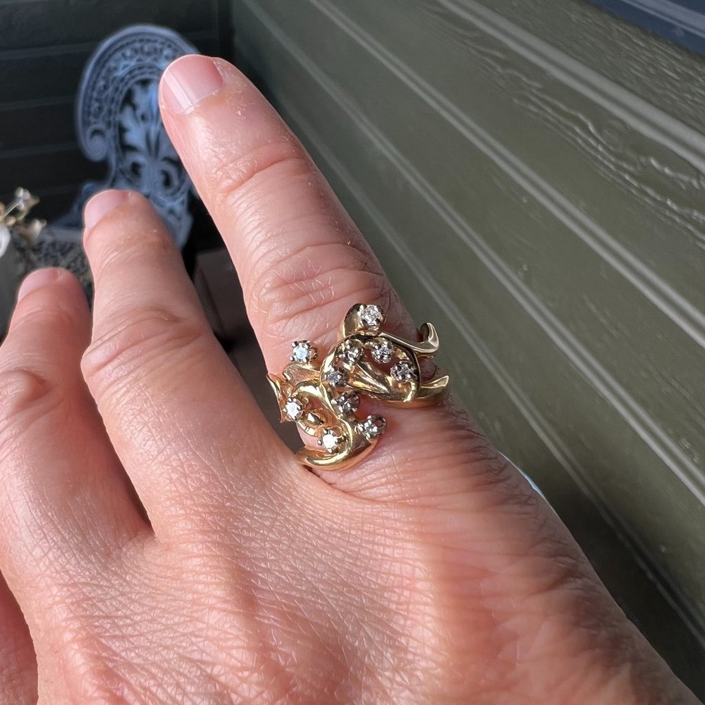 14kt yellow gold ring with 10 diamonds, size 5.75